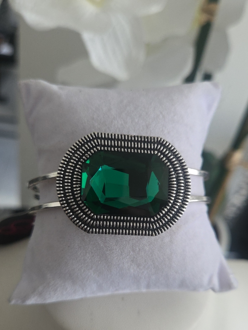 Paparazzi Heirloom Highness Green Bracelet NWT